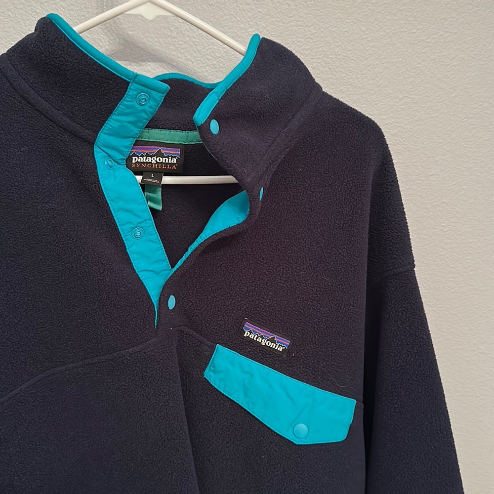 Navy blue Patagonia Synchilla fleece men’s quarter button